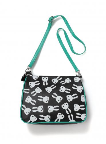 合皮のパイピングショルダーバッグ