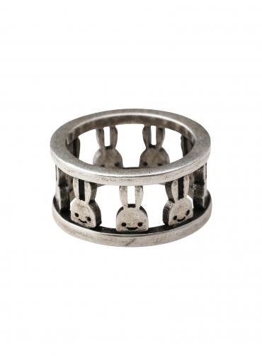 ウサギぐるりリング