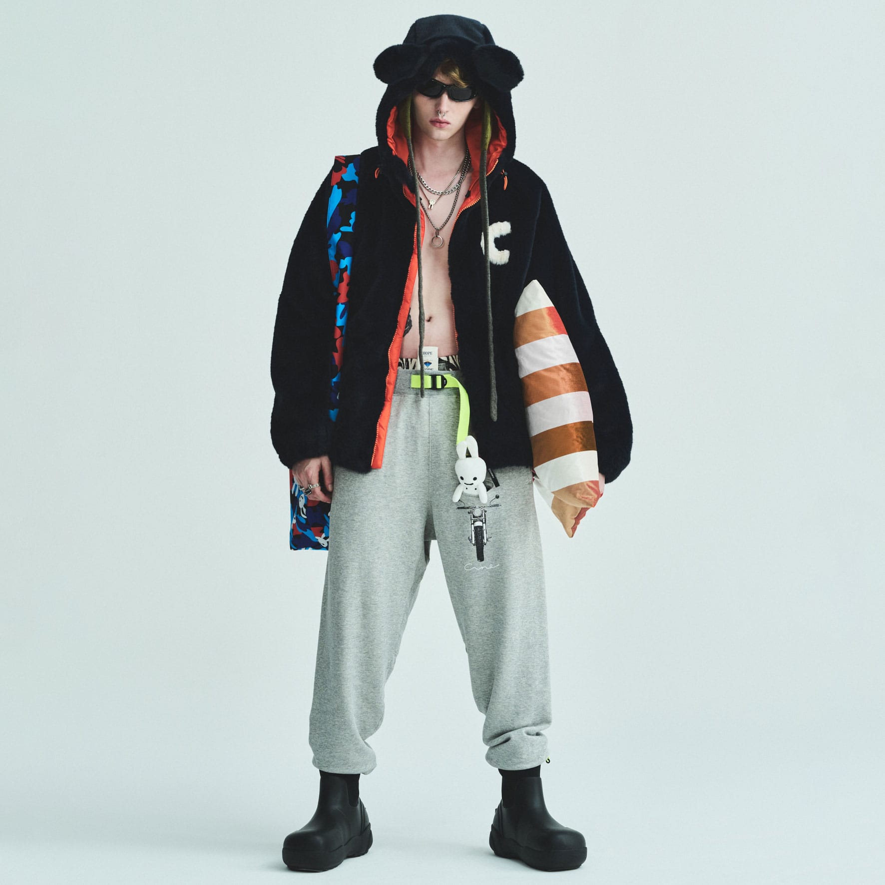 耳付きファーブルゾン LOOK